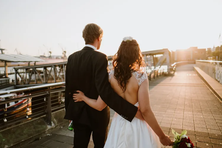 领证半年就离婚彩礼能否全额退还 结婚半年拿回彩礼合法吗