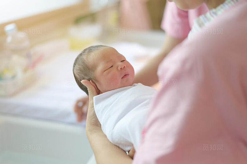 抚养权判给男方女方却强行将孩子带走 孩子判给男方抚养女方却强行将孩子带走