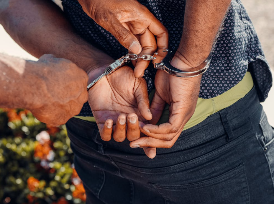 抢劫20万从犯的量刑标准 抢劫公私财物20万从犯判几年